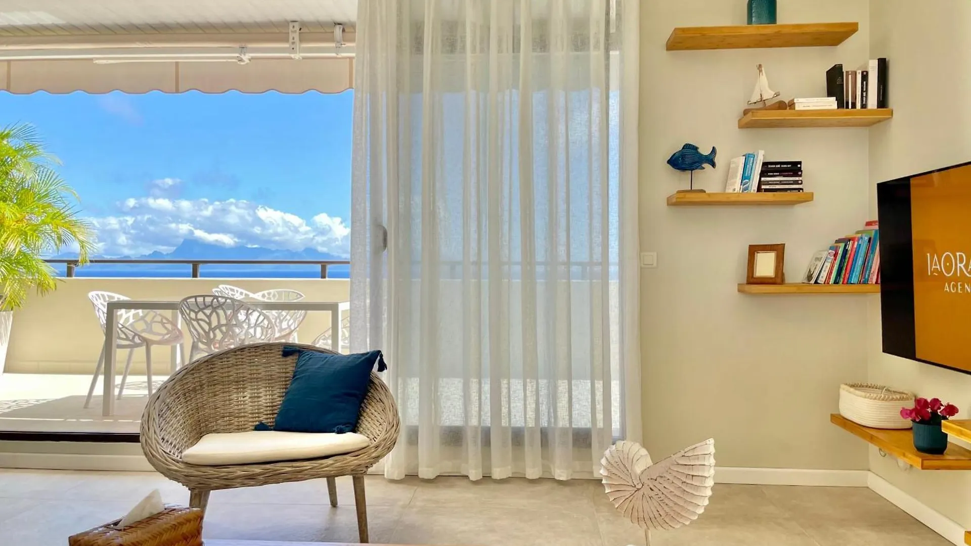 Luxury Eden & Spa - Private Jacuzzi - Sunset Lagoon View - Pool - Wifi Punaauia  Holiday home Punaauia (Tahiti)