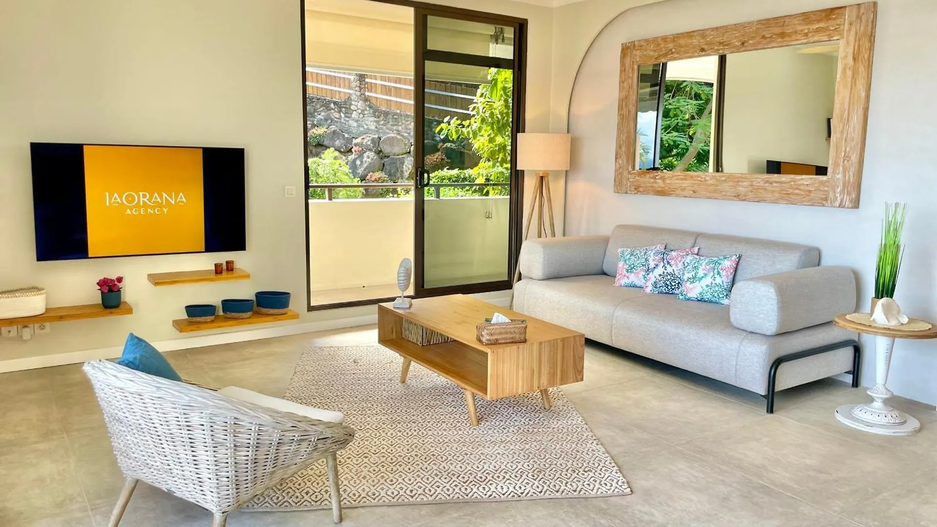 Luxury Eden & Spa - Private Jacuzzi - Sunset Lagoon View - Pool - Wifi Punaauia  French Polynesia