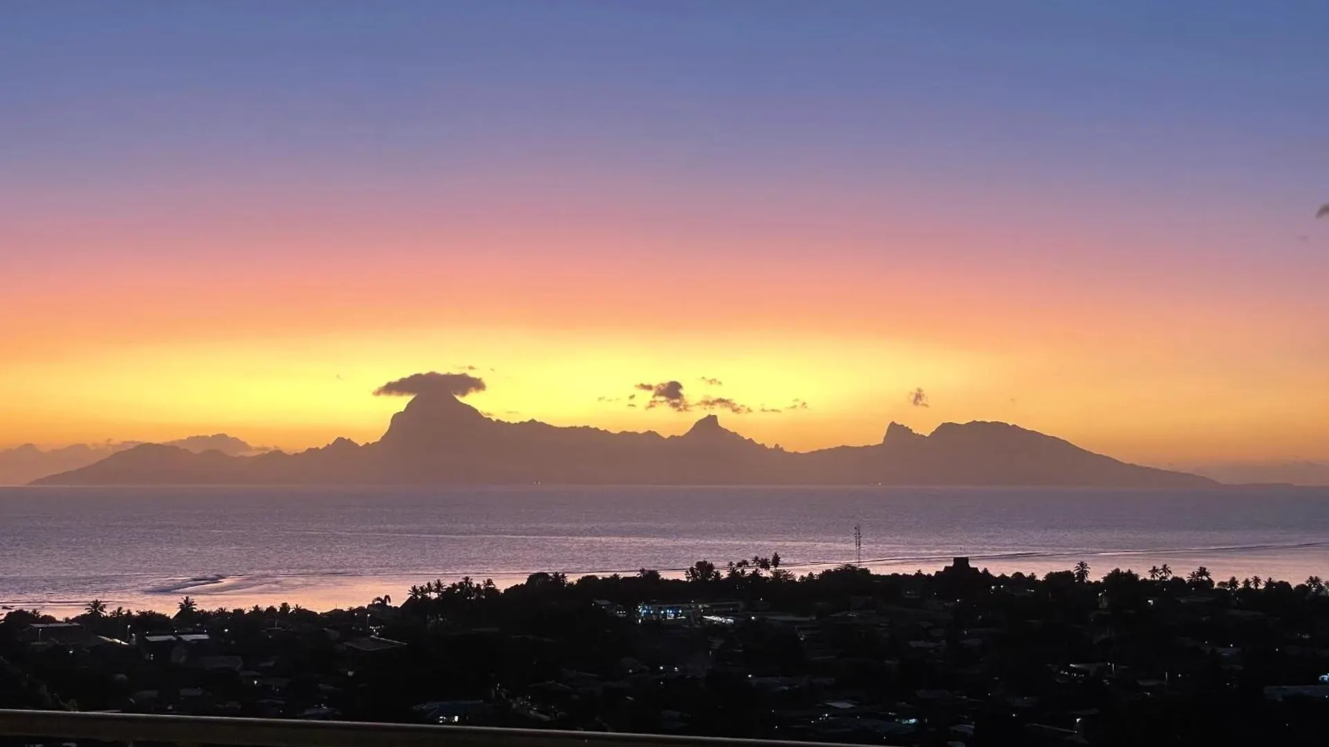 Holiday home Luxury Eden & Spa - Private Jacuzzi - Sunset Lagoon View - Pool - Wifi Punaauia  French Polynesia