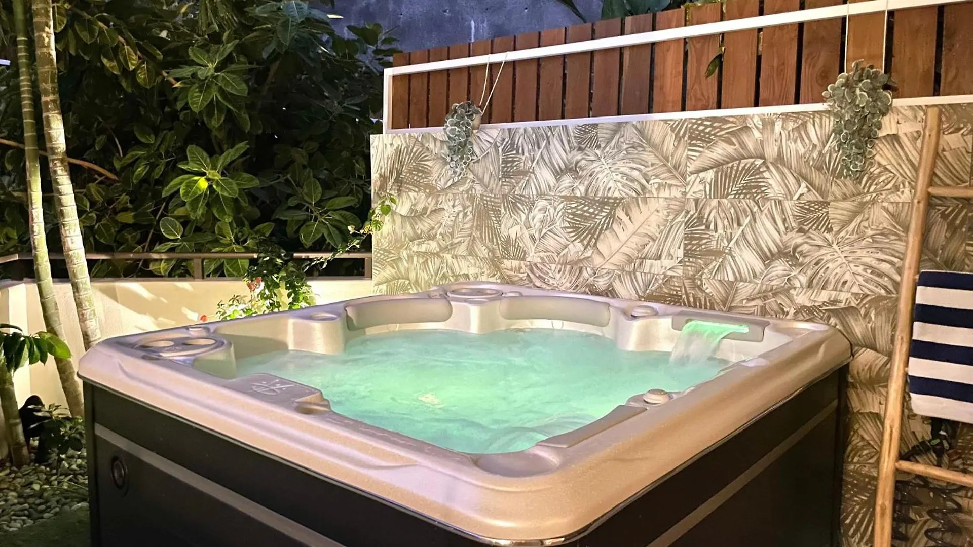 Luxury Eden & Spa - Private Jacuzzi - Sunset Lagoon View - Pool - Wifi Punaauia  Holiday home